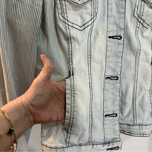Guess Retro Blue & White Pinstriped Denim Jacket Medium - Picture 4 of 12
